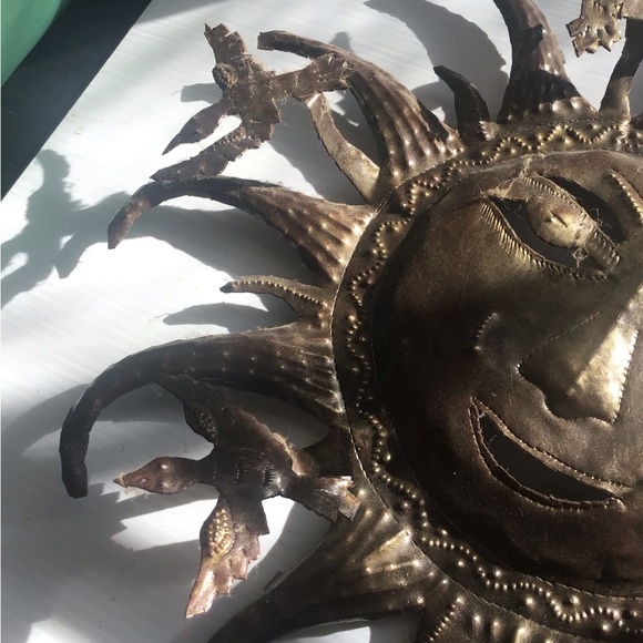 Birds Flying to the Sun-cut and pressed tin wall hanging - Picture 7 of 12